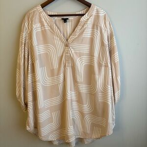 Torrid Harper Blouse Size 3 3X Beige Geometric Print 3/4 Sleeve Lightweight Top